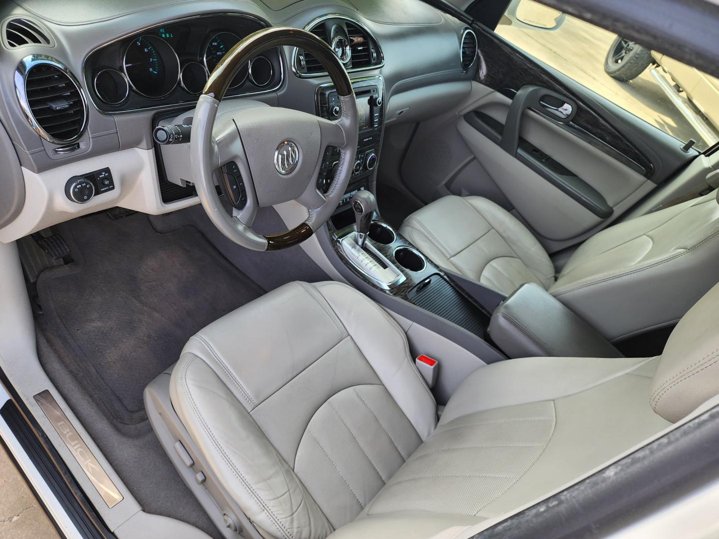 2014 WHITE Buick Enclave Leather (5GAKRBKD2EJ) with an 3.6L V6 DOHC 24V engine, 6-Speed Automatic Overdrive transmission, located at 2660 S.Garland Avenue, Garland, TX, 75041, (469) 298-3118, 32.885387, -96.656776 - Photo#10